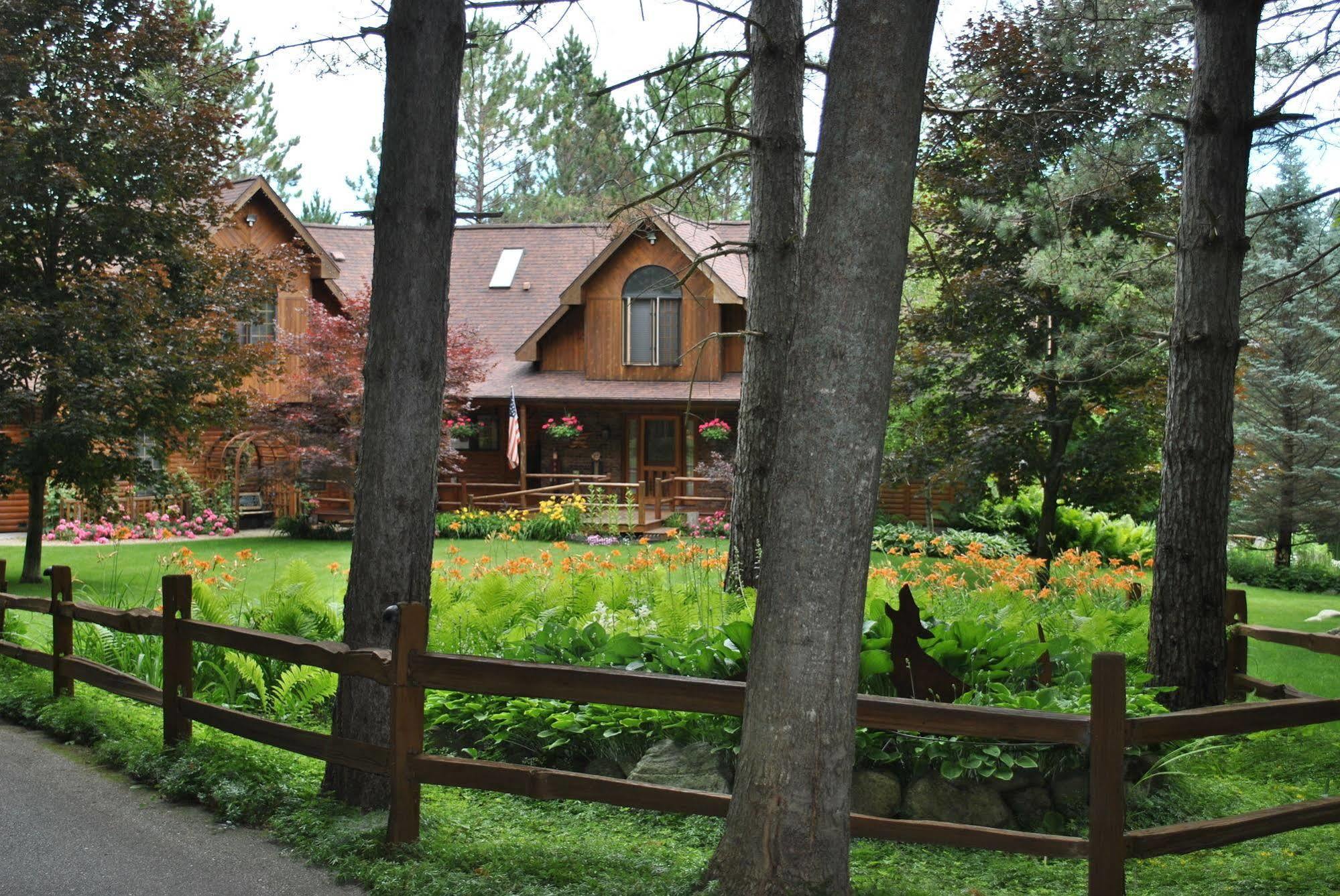Horton Creek Inn B&B Charlevoix Exterior photo