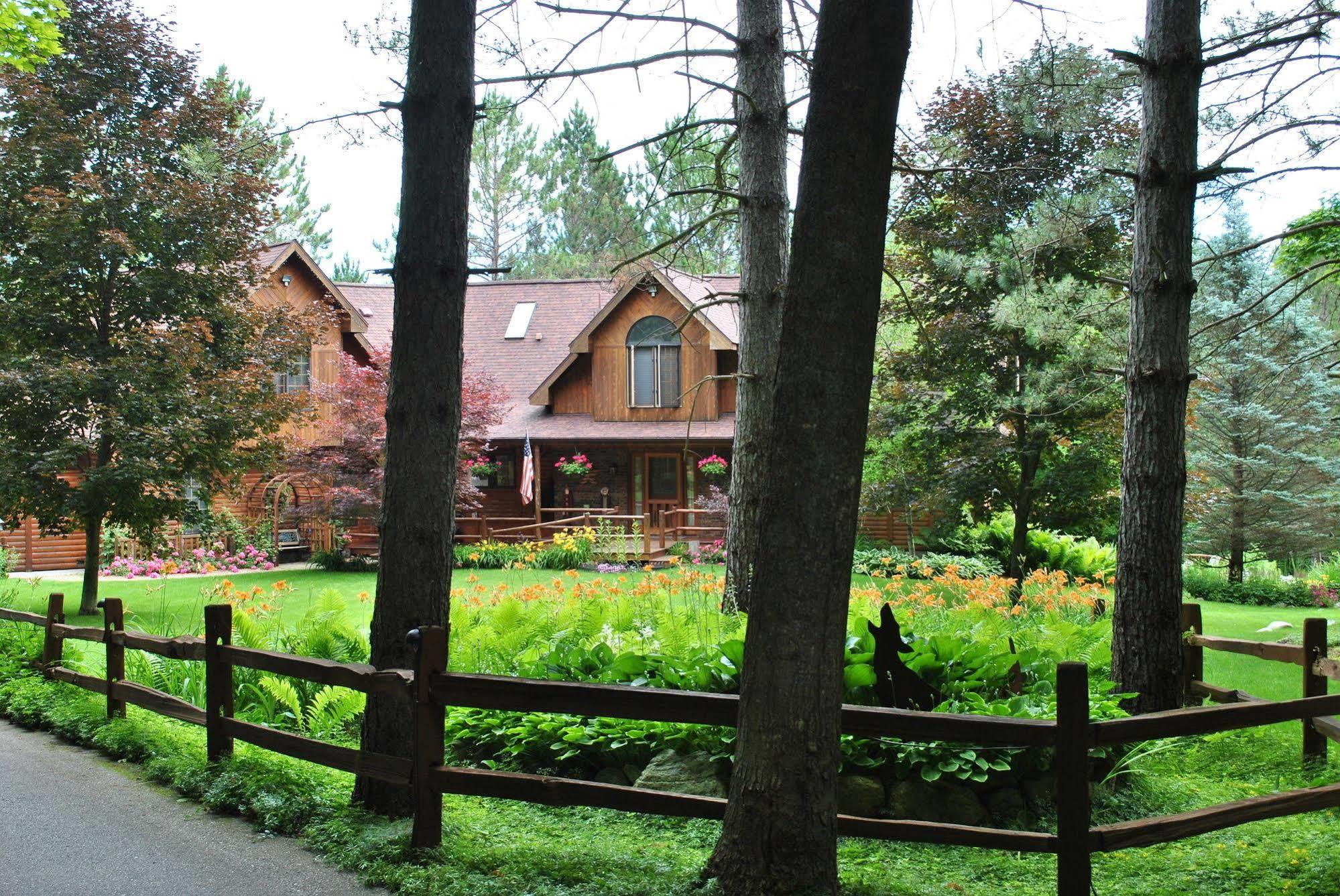 Horton Creek Inn B&B Charlevoix Exterior photo