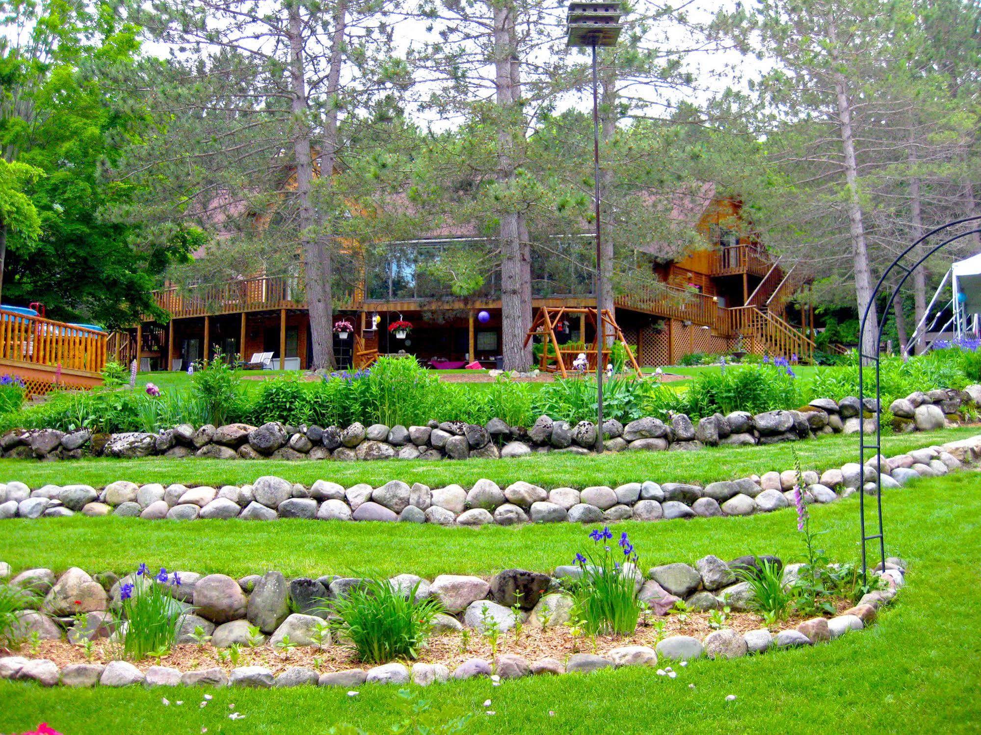 Horton Creek Inn B&B Charlevoix Exterior photo